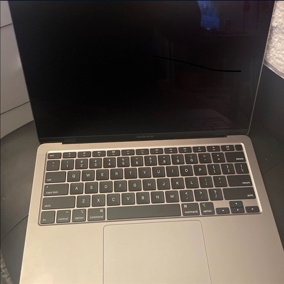 Holiday sale MACBOOK - Picture 2 of 2